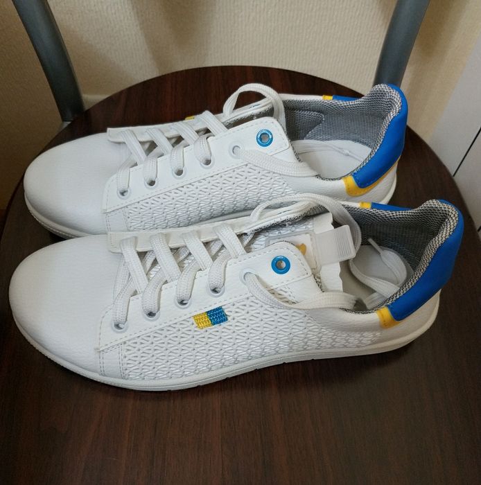 Кеди з українською символікою