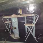 Mesa de cosinha com 2 bancos