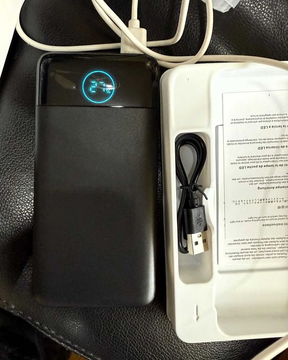 POWERBANK 13800mAh Przenośna ład. Kabel USB HX100K4 Czarny Latarka