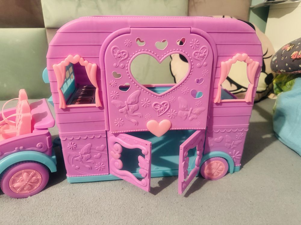 Auto i kamper dla Barbie