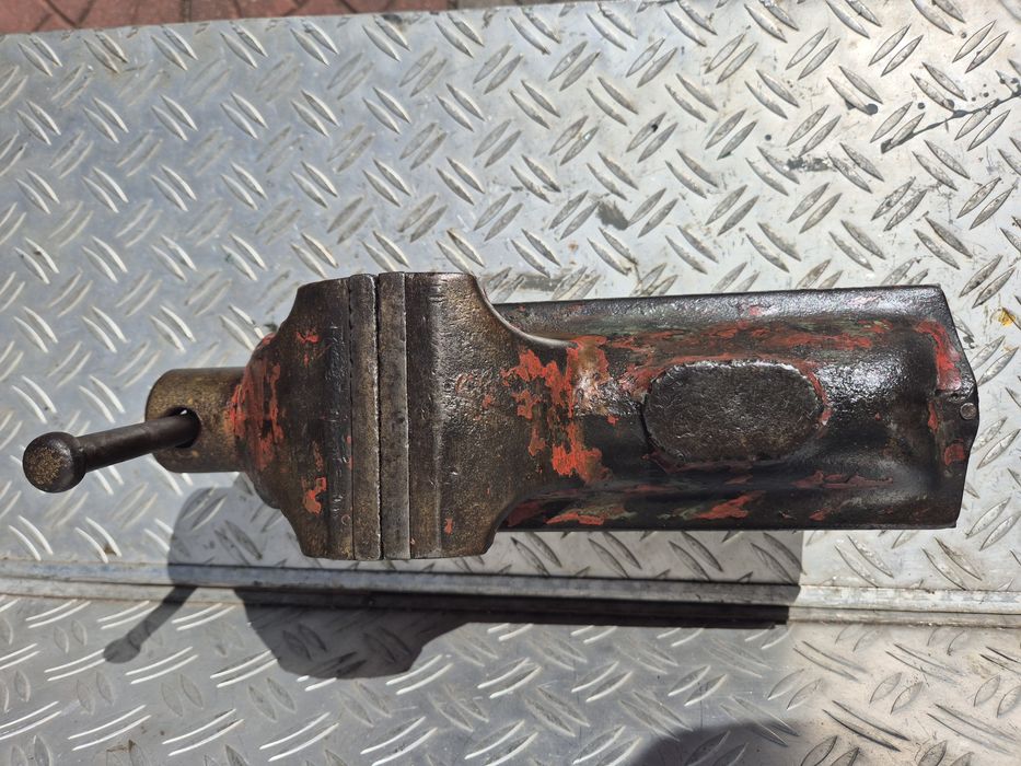 Konkretne imadło ślusarskie Niemcy okazja!