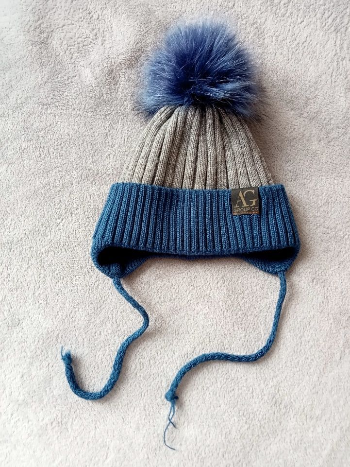 Зимня шапка з помпоном