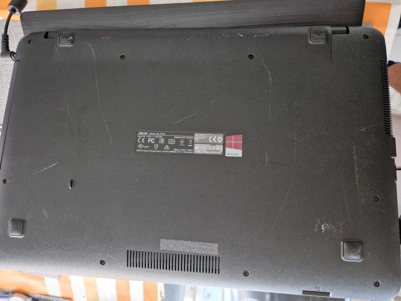 Laptop Asus F751S 17,3 " Intel Pentium Quad-Core 4 GB / 930 GB czarny