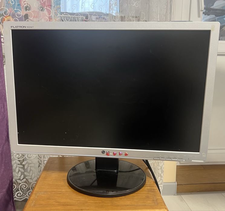 Системний блок з монітором