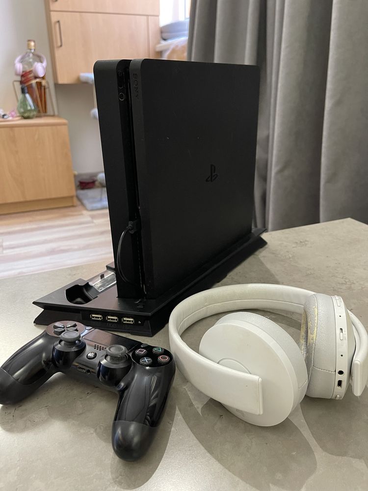 Play station 4 slim 500 gb + док станция с охлаждением + наушники