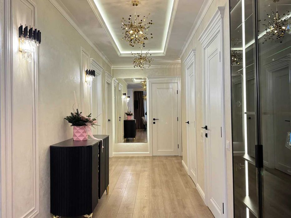 Трикімнатна з ремонтом та меблями