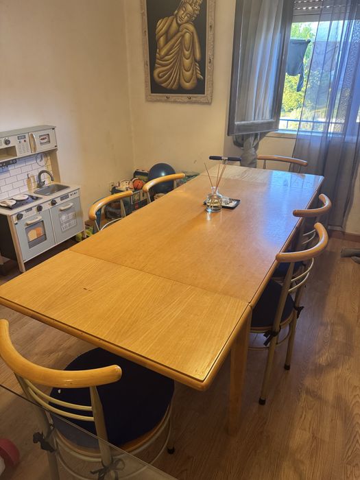 Mesa de jantar com 6 cadeiras