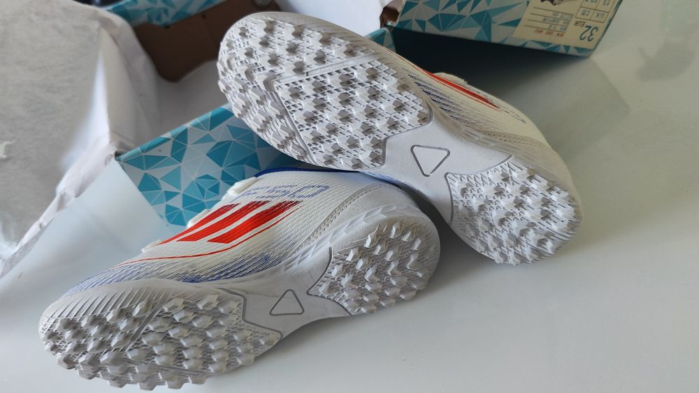 Chuteiras de relva sintética