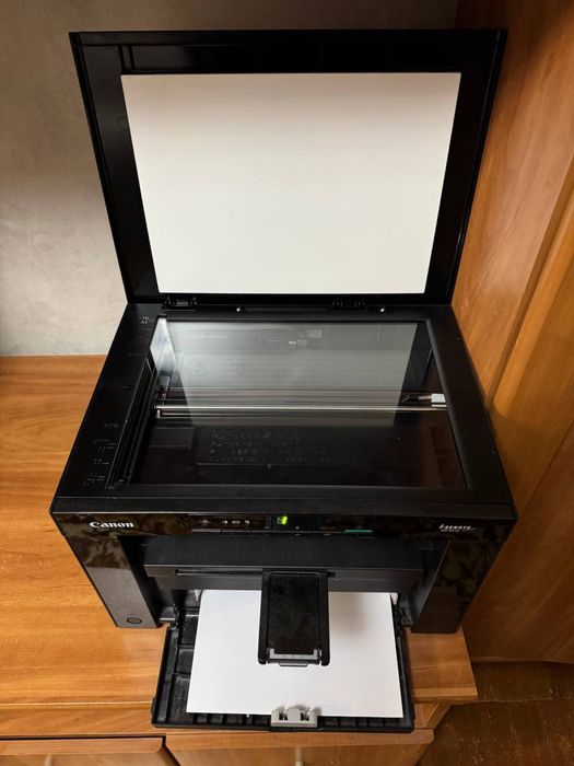 Продам принтер БФП Canon i-SENSYS MF3010(5252BO34AA) + 1картридж