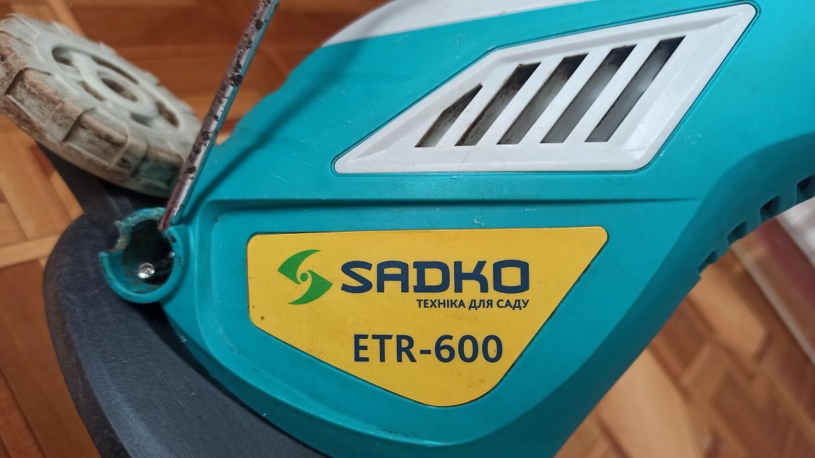 Триммер Sadko ETR-600