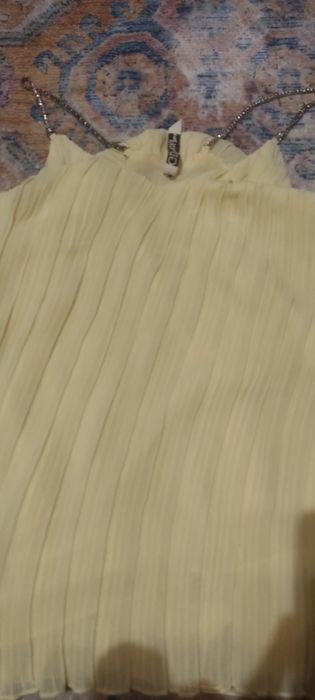 Żółta bluzka na ramiączkach