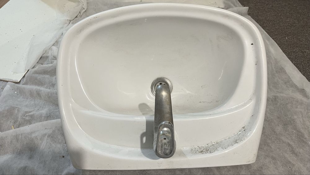 Умивальник для ванної кімнати