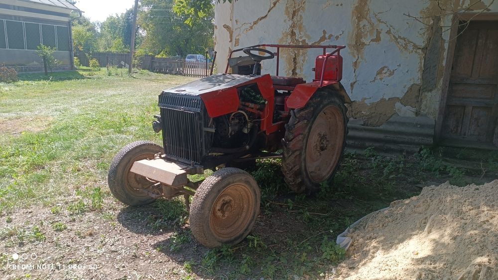 Продам саморобний трактор
Двигун 1.6 дизель 
Гідравліка від насосу НШ