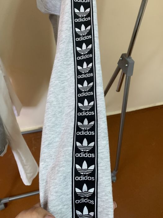 Вкорочене худі від adidas
