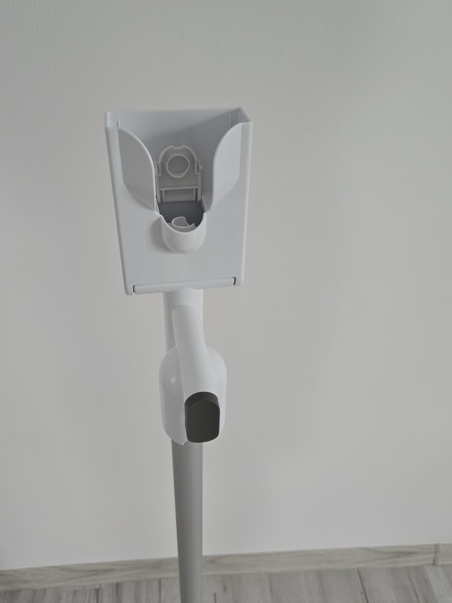Stacja dokująca Grab and Go do Dyson V12