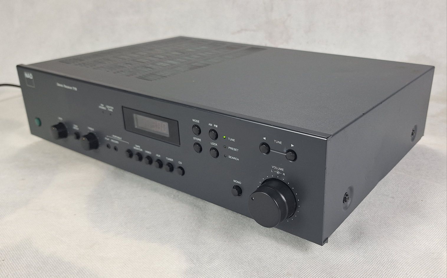 Amplituner stereo NAD 710