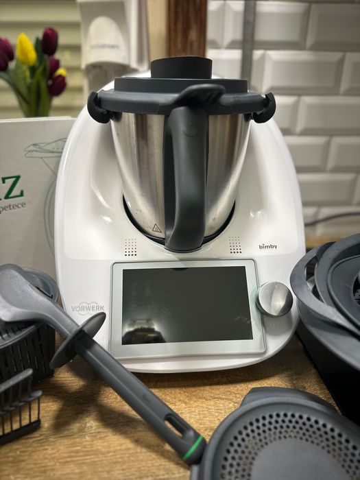 Bimby tm6 com acessórios e livros em óptimo estado