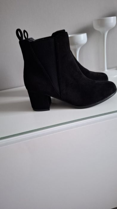 Продам замшевые полусапожки