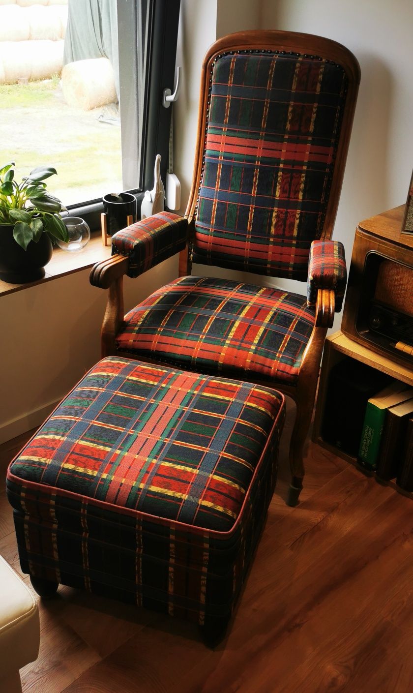 Rozkładany fotel z podnóżkiem