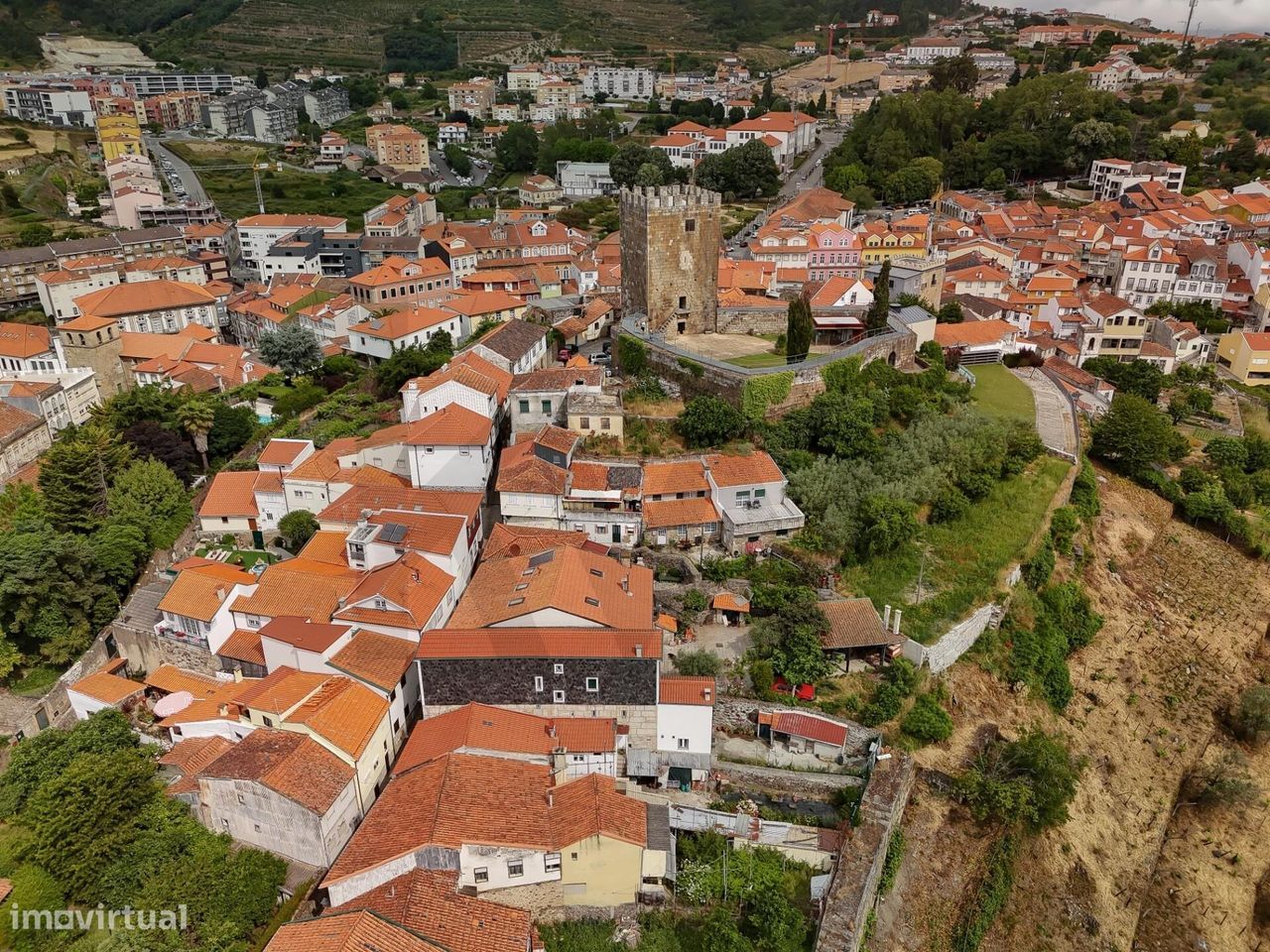 Moradia T3 | 4 Pisos | Logradouro | Castelo | Lamego