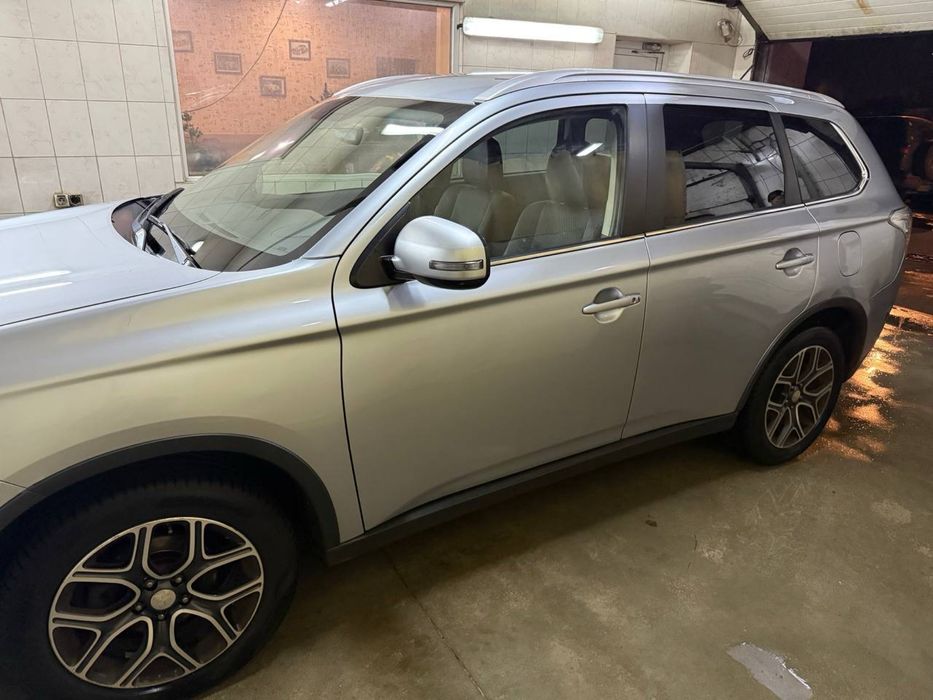 Mitsubishi outlander 2015