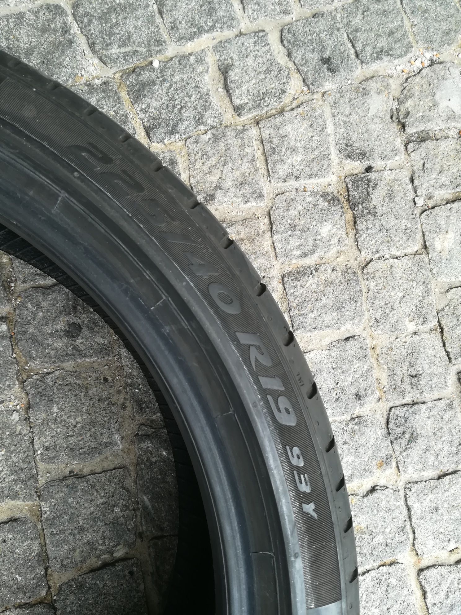 2 pneus 225 40 r19 Runflat Pirelli