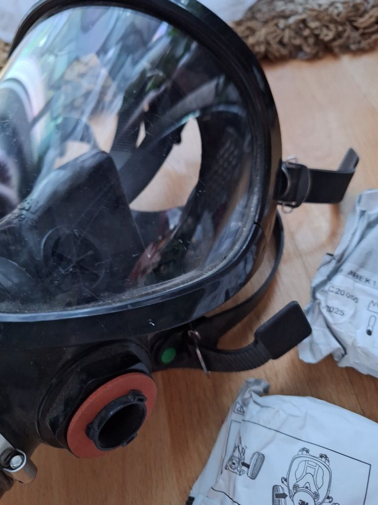 Sprzedam maskę z filtrami