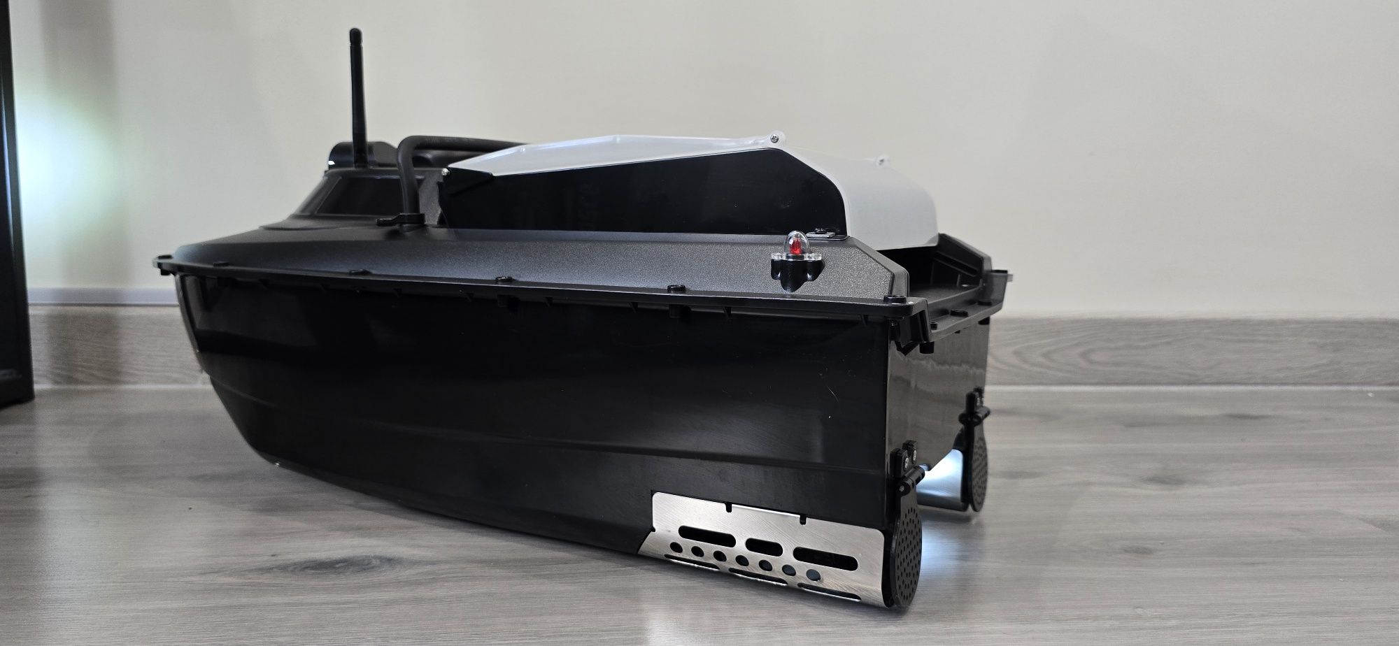 Łódka zanętowa Jabo 2CG Gps Autopilot Echosonda