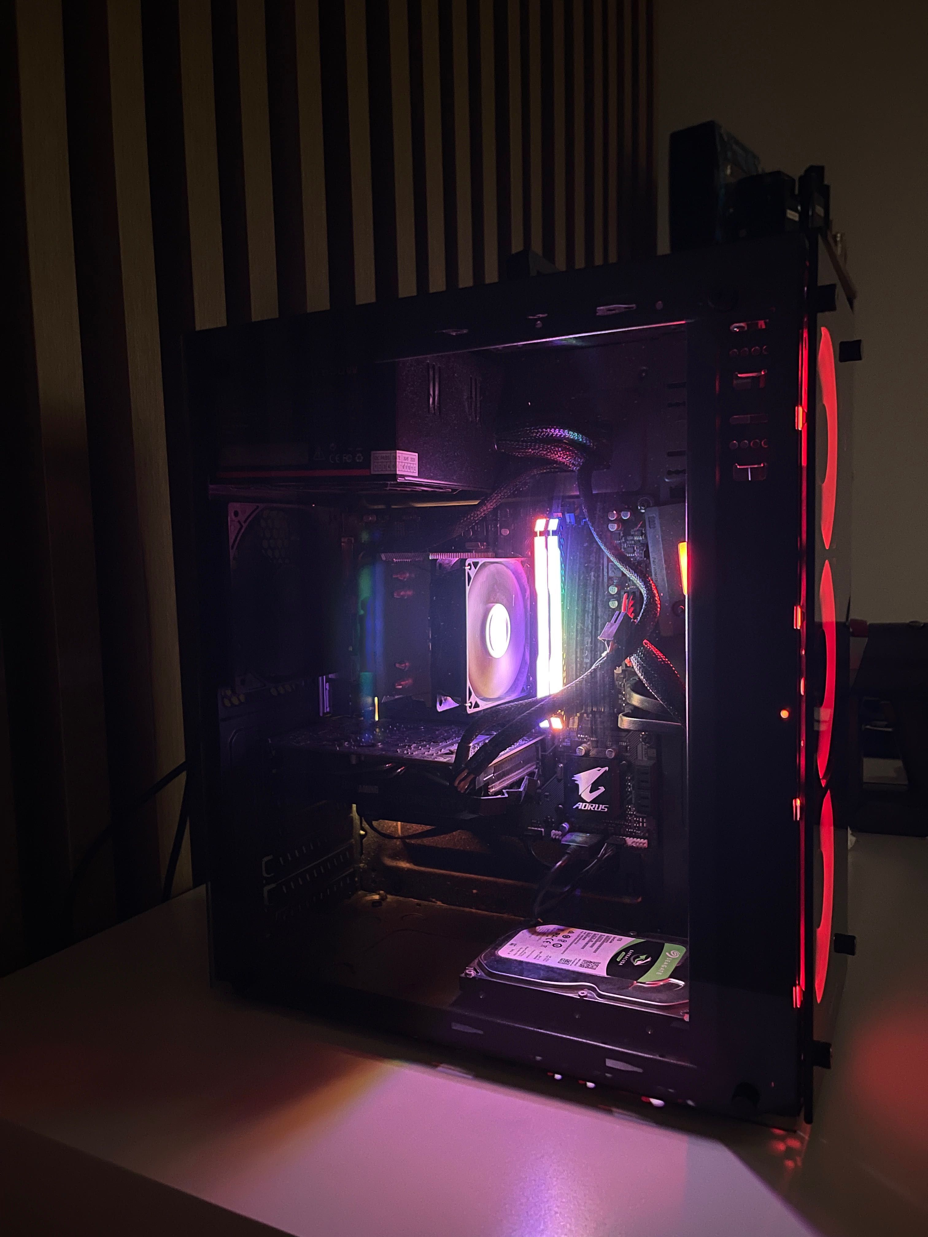 Pc Gamer Ryzen 5 c/teclado hyper X/Microfone Krom