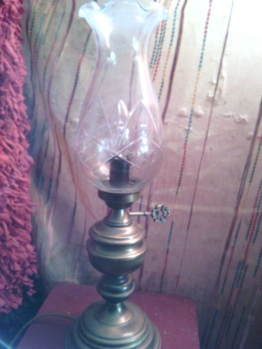 Candeeiro antigo com vidro em cristal