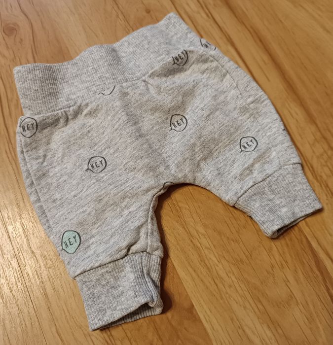 Mothercare 50 spodnie dresowe dla wcześniaka Tiny baby unisex