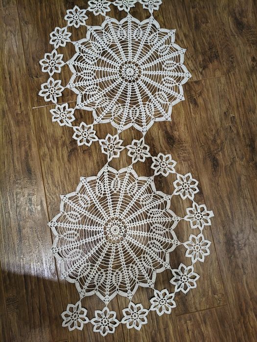 Bieżnik zrobiony na szydełku 130x60