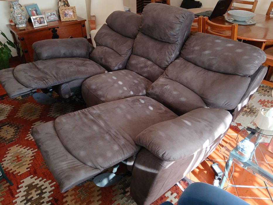 Sofá Pele 3 lugares elétrico
