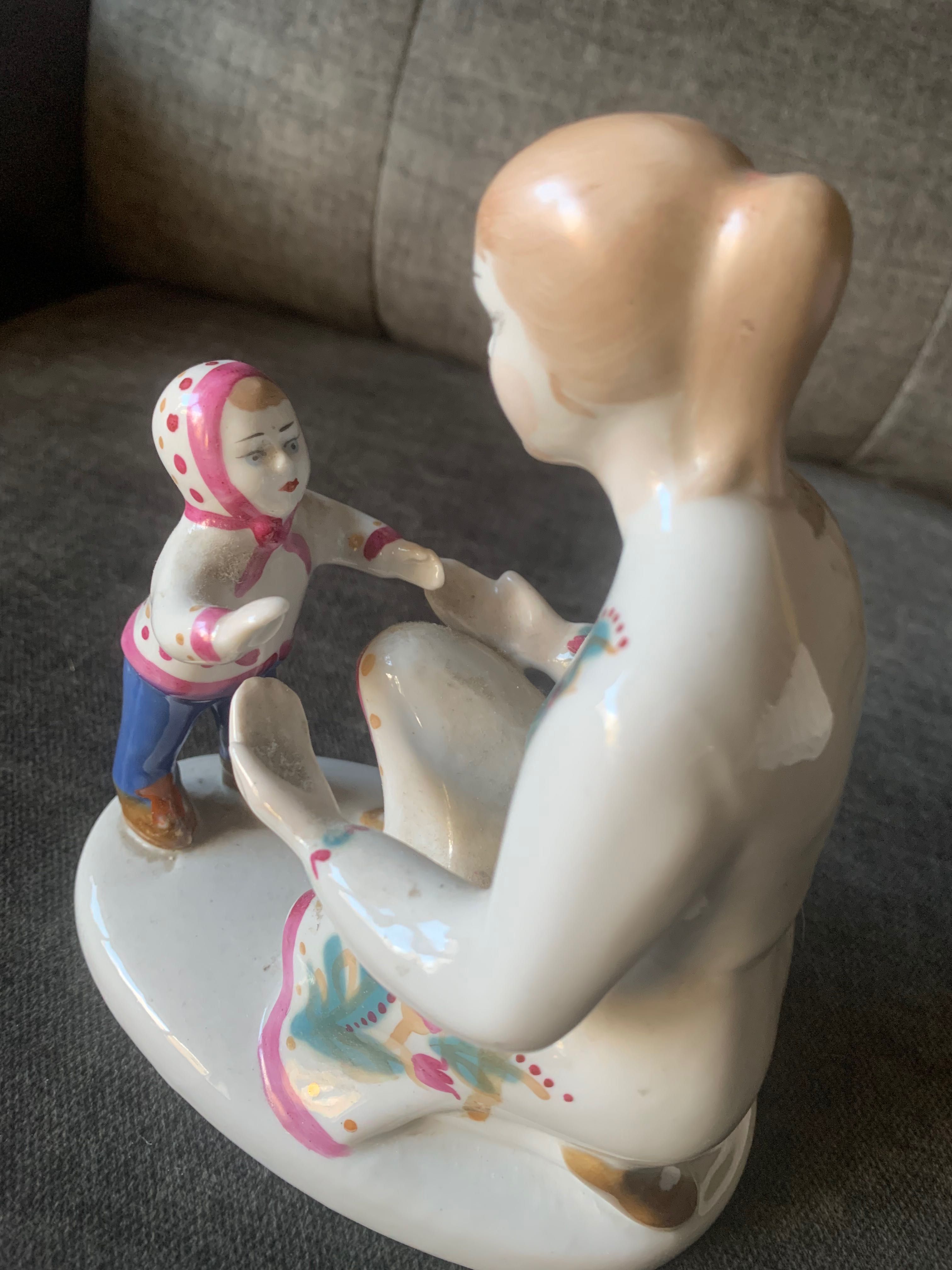 Figurka porcelanowa Matka z Dzieckiem Poronne