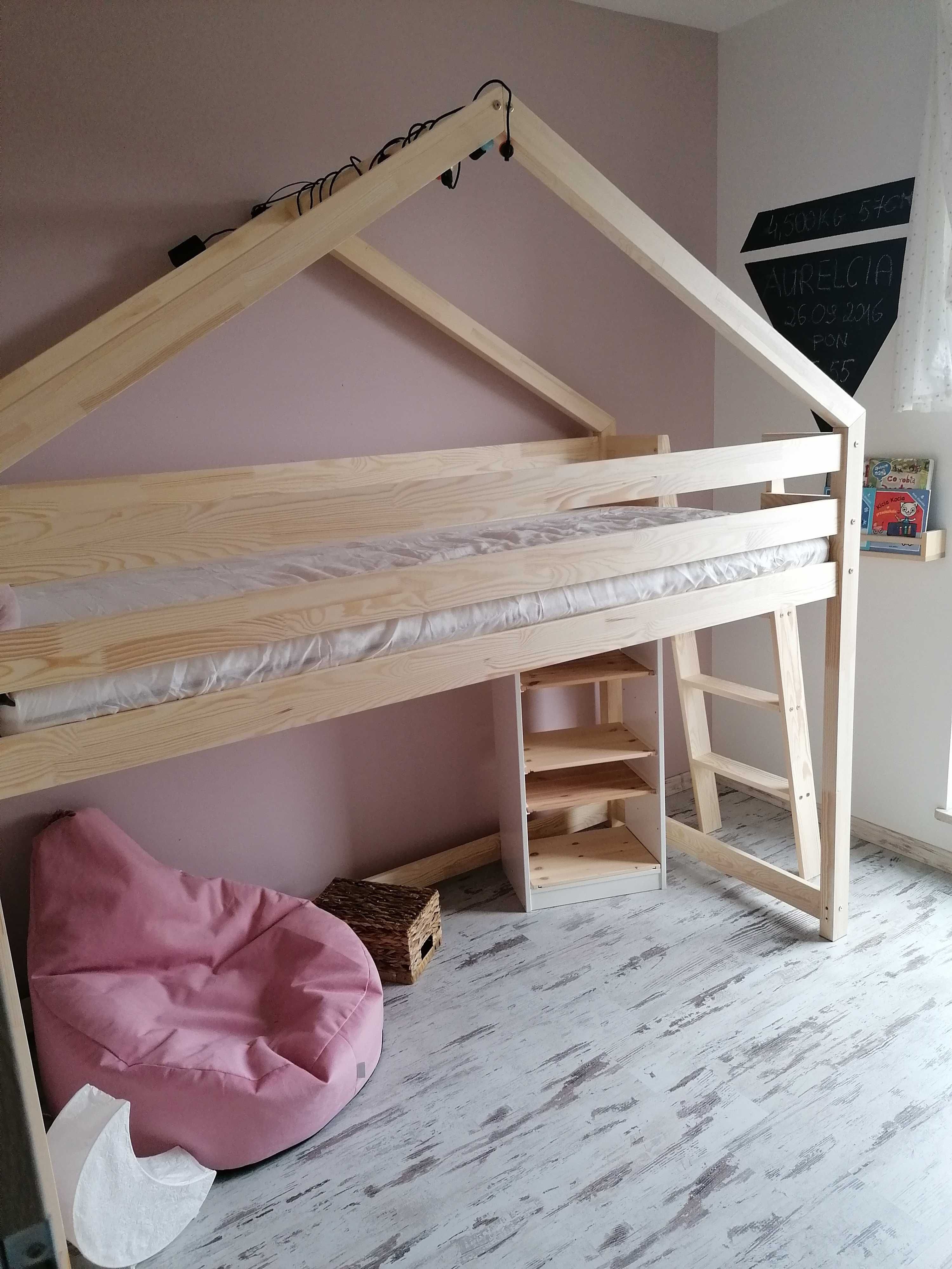 Łóżko piętrowe domek - drewno sosnowe z materacem Ikea