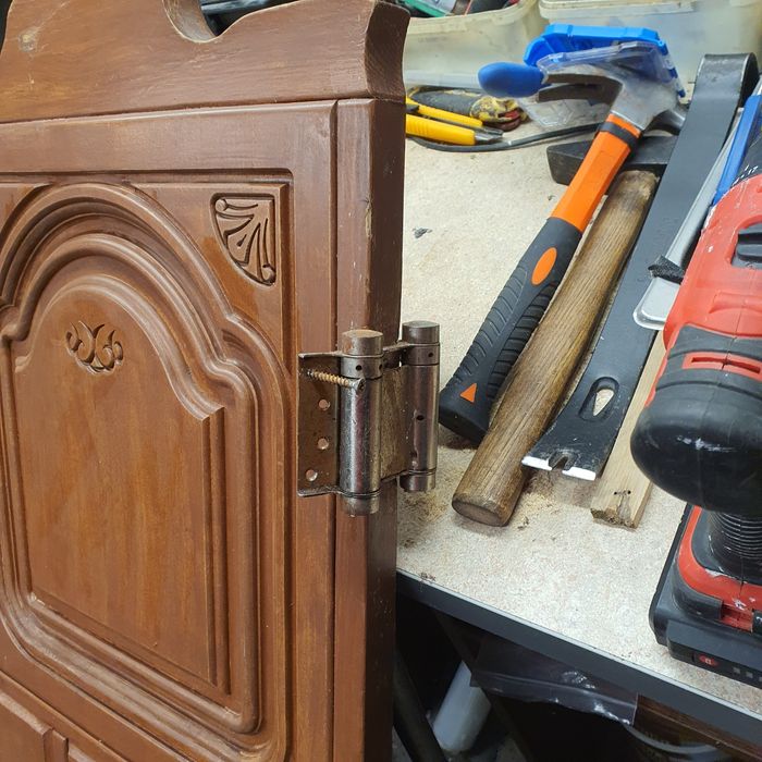 Drzwi sprężynowe kowbojskie.