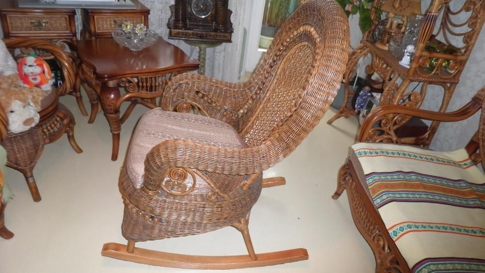 Продам ротанговую кресло-качалку