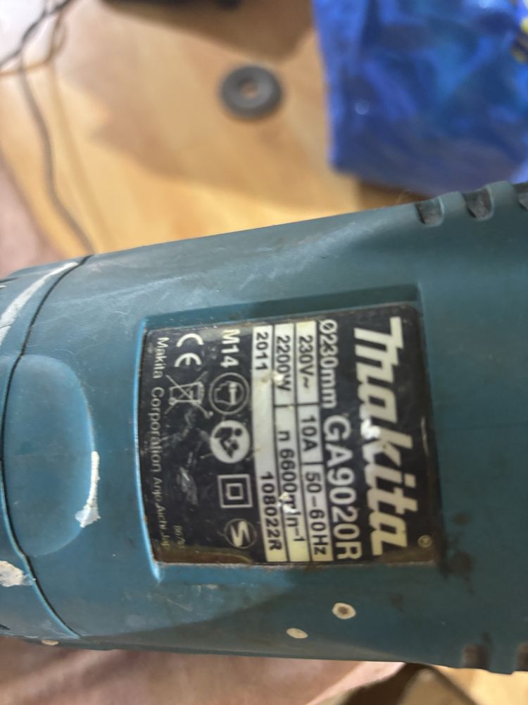 Szlifierka MAKITA GA9020R i zestaw nowych tarczy