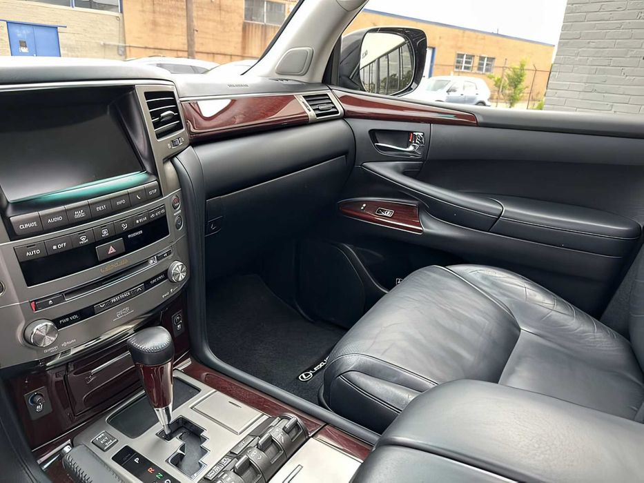 Lexus LX 570      2014