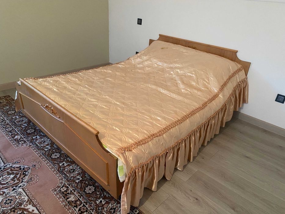 Ліжко двоспальне з матрацом