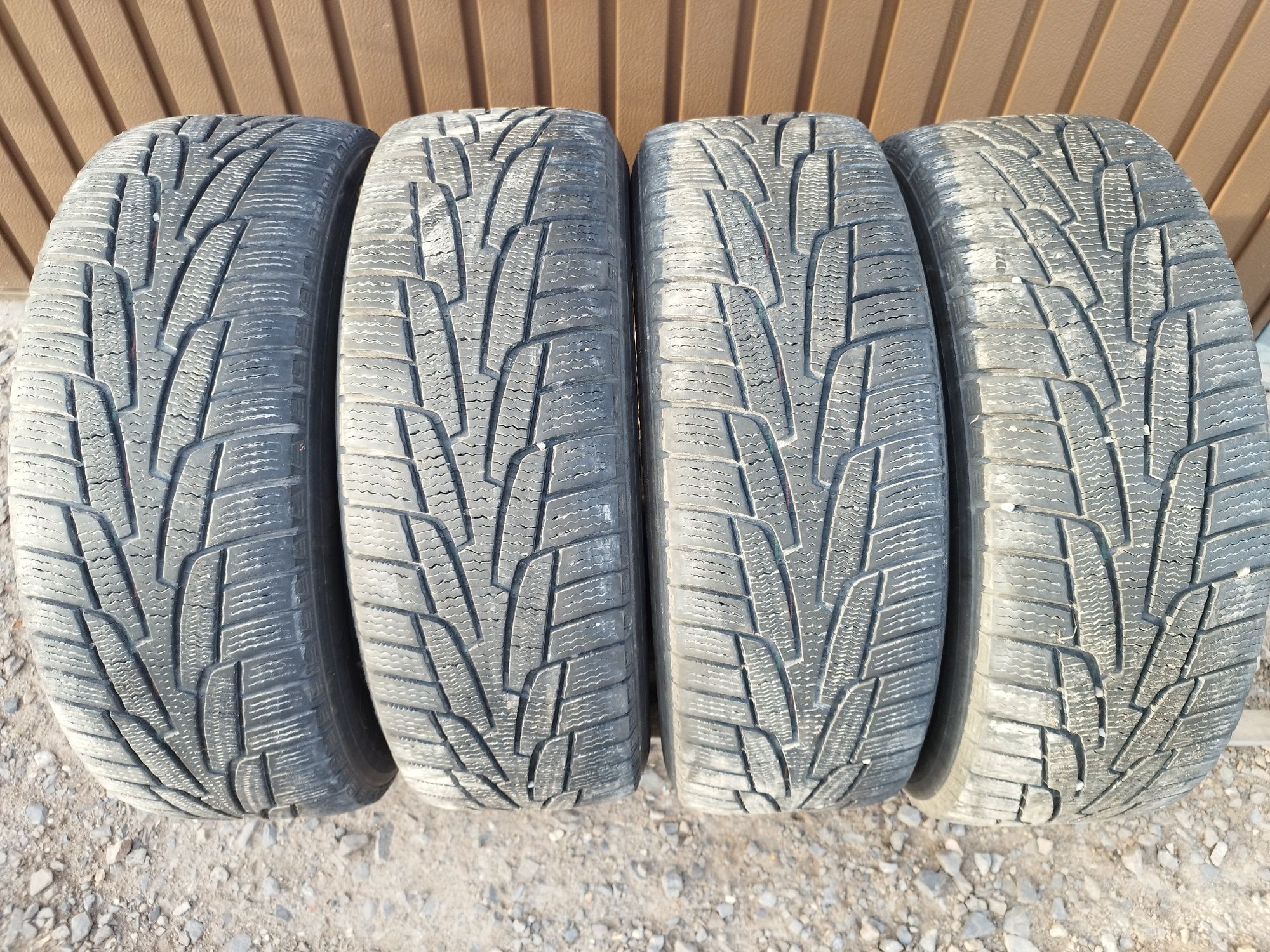 Opony zimowe KUMHO I'ZEN KW31 215/65 R16