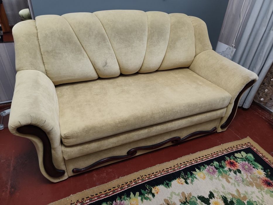 Продам диван в доброму стані.