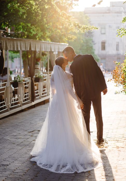 пишна весільна сукня