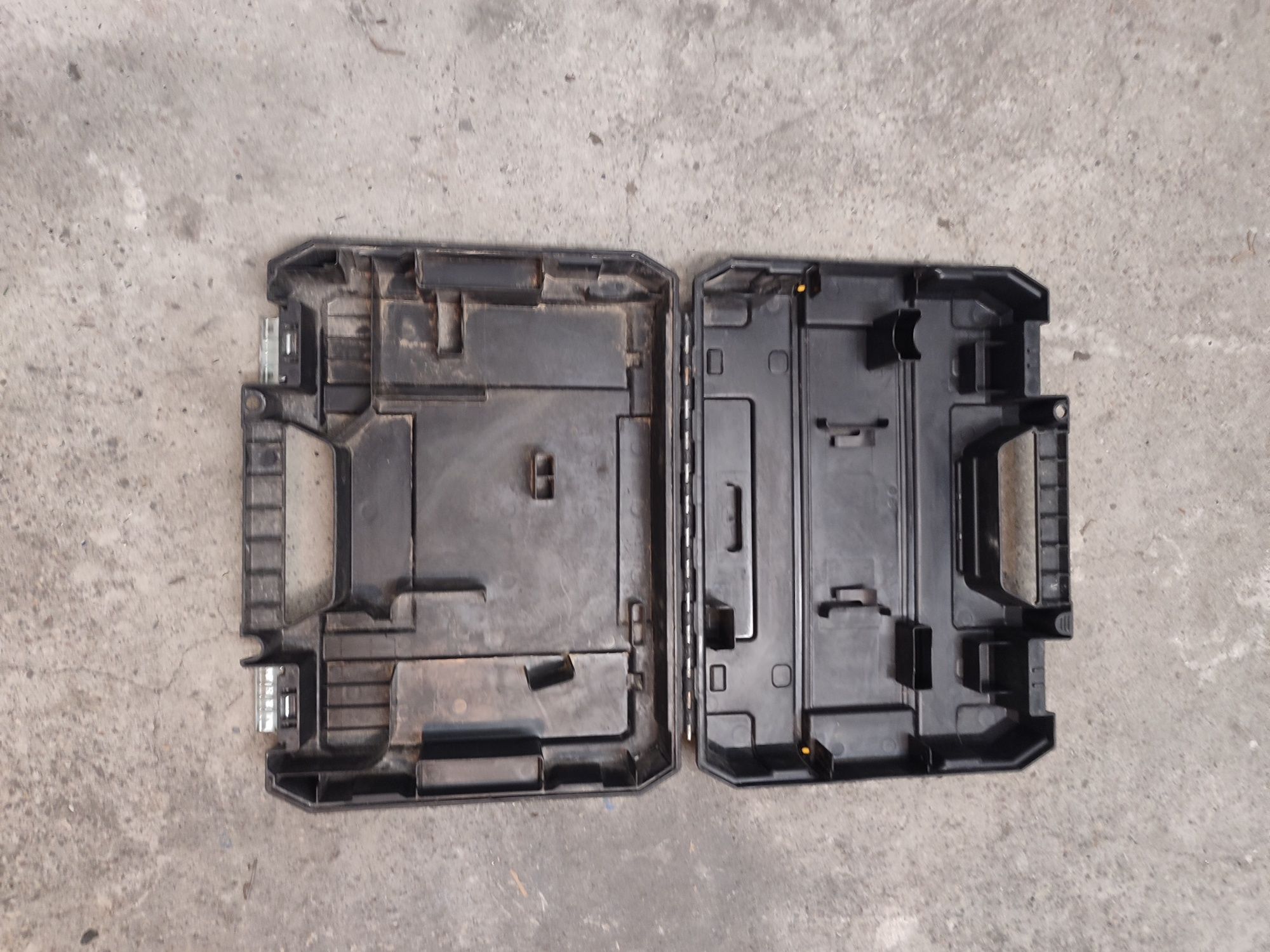 Skrzynia dewalt młotowiertarka dch 033