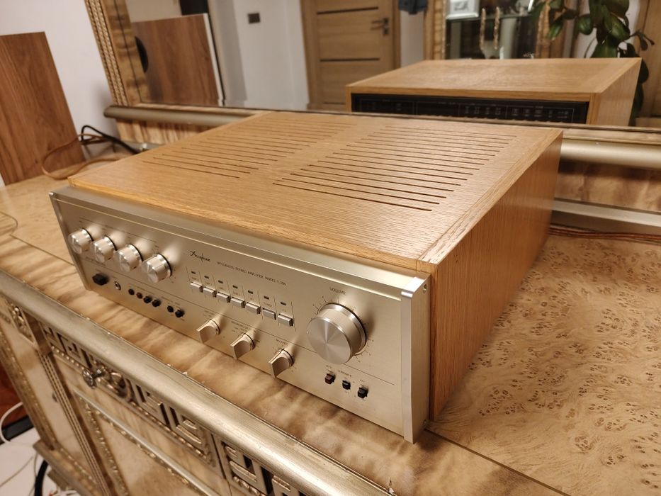 Zadbany złoty wzmacniacz stereo Stereo Accuphase E-206 w świetnym stan