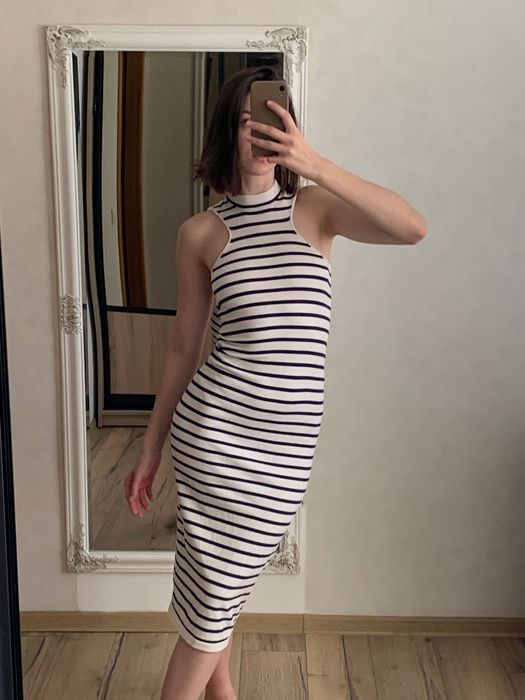 Сукня французького бренду міді довжини