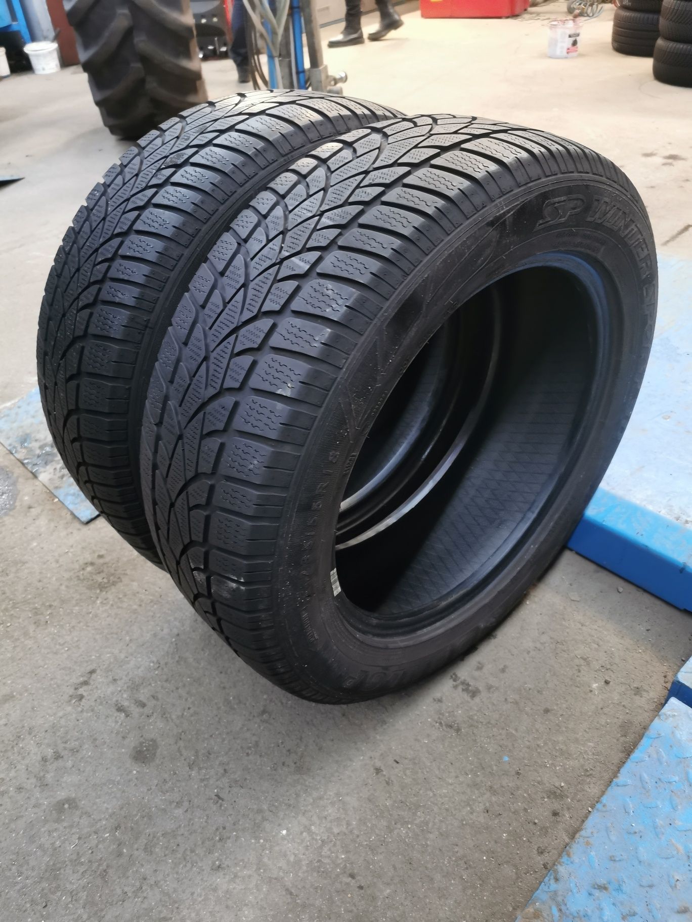 Para opon 235/55R18 100H Dunlop SP Winter Sport 3D