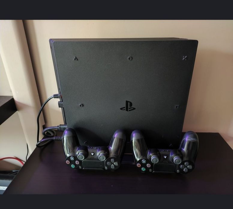 Konsola Ps4 Pro 2pady