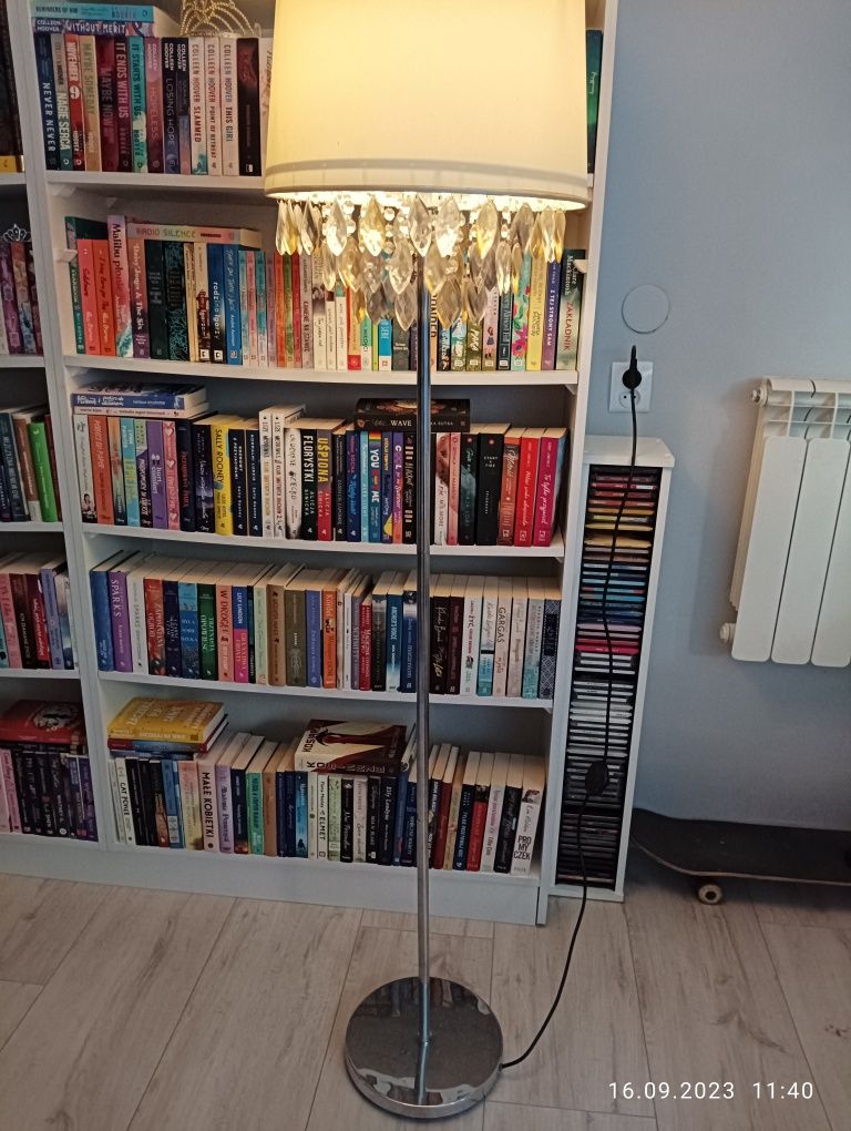 Lampa stojąca z kryształkami