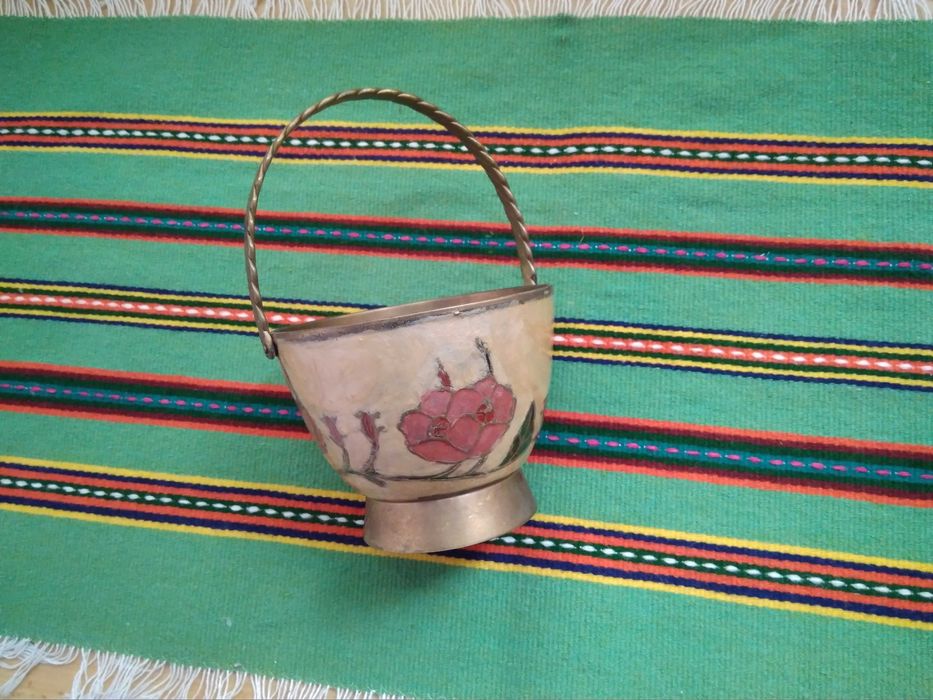 mosiężny koszyczek, miseczka, czarka z uchwytem